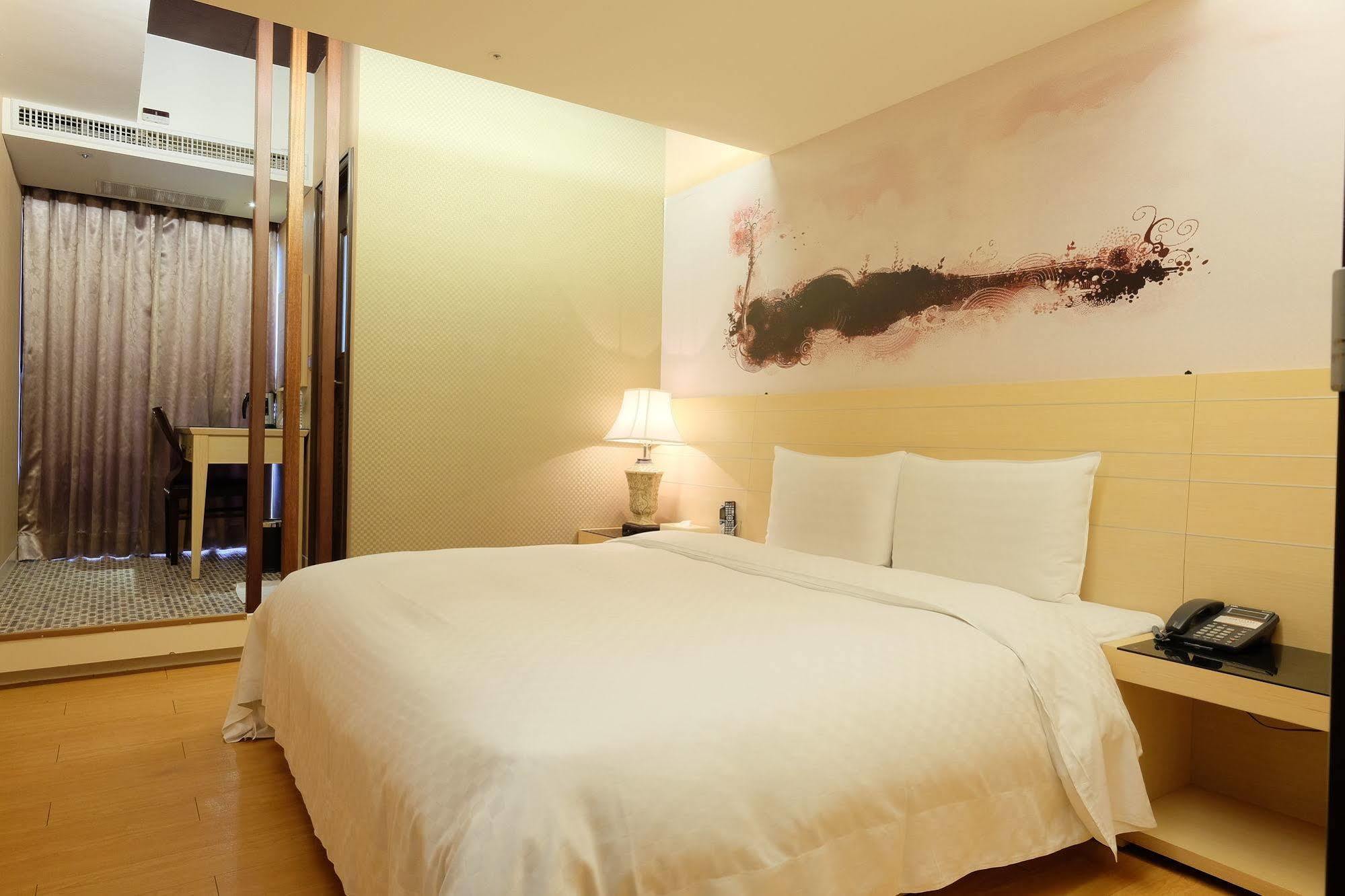 Talmud Hotel Gongyuan Taichung Luaran gambar