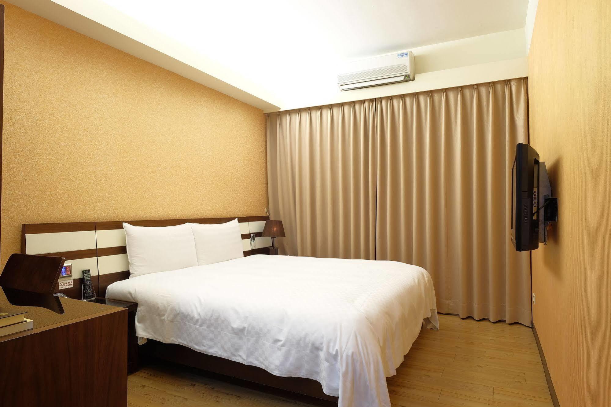 Talmud Hotel Gongyuan Taichung Luaran gambar