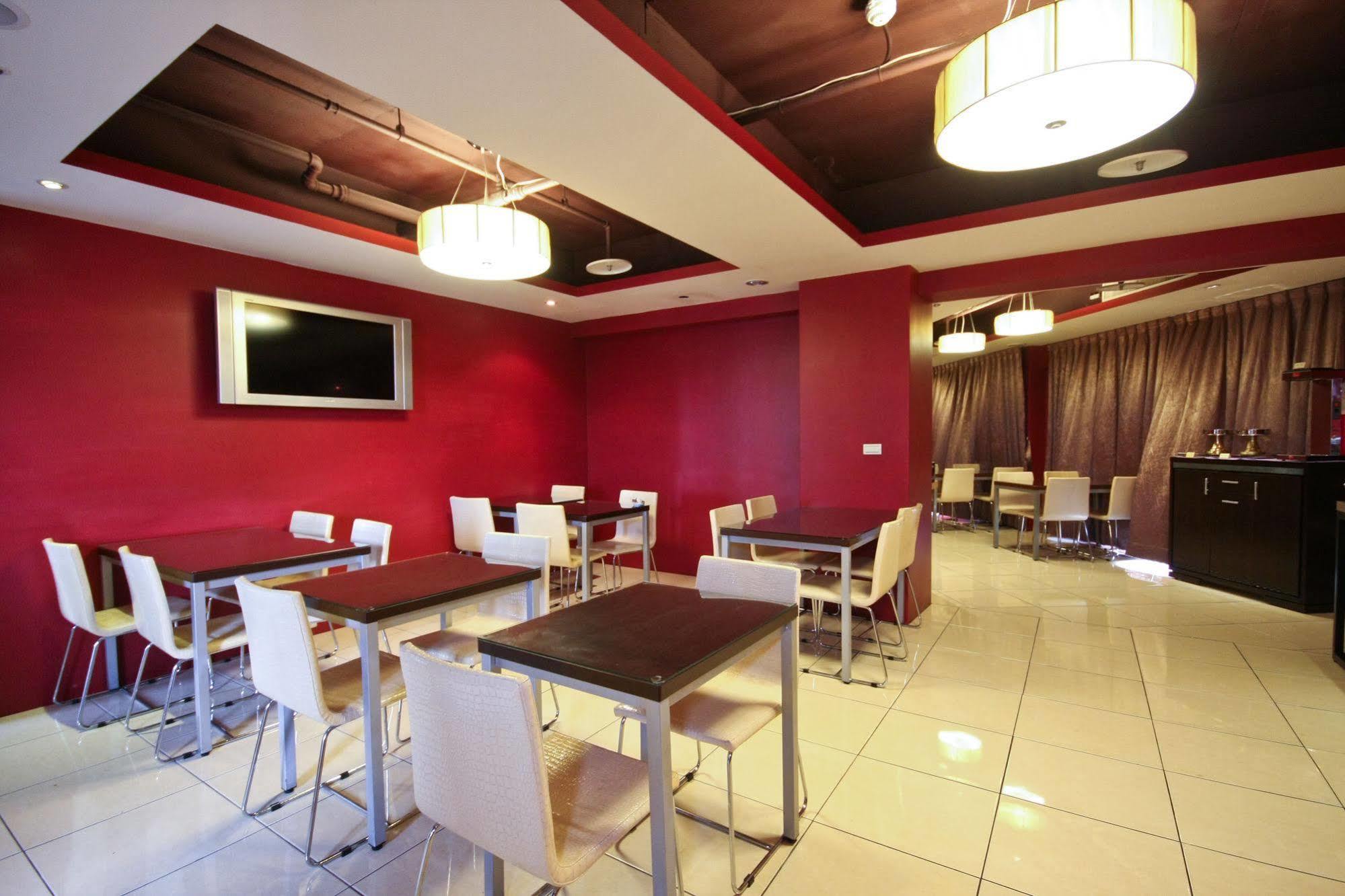 Talmud Hotel Gongyuan Taichung Luaran gambar