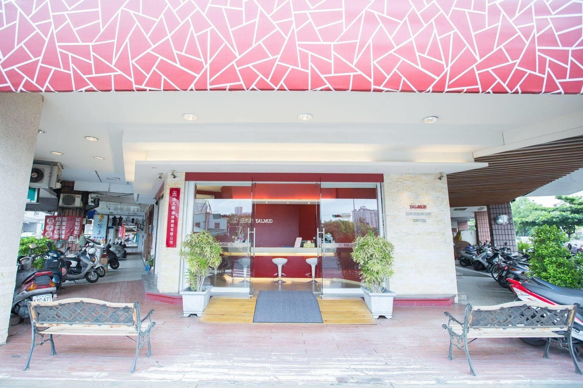 Talmud Hotel Gongyuan Taichung Luaran gambar